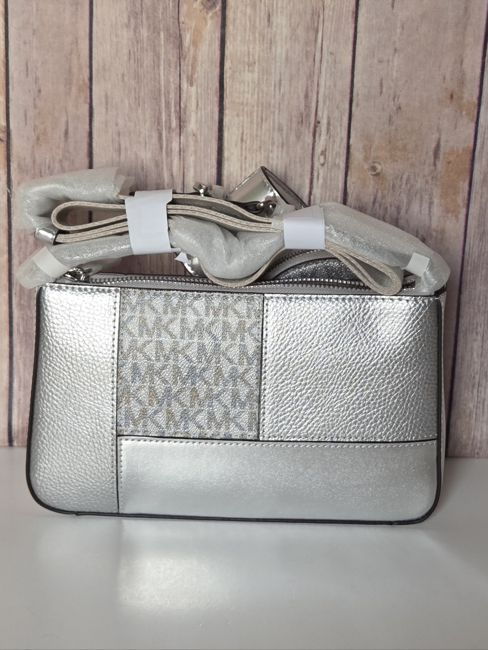 MICHAEL Michael Kors Metallic Crossbody Bag with Round Pouch & Ipod Case NWT - Picture 8 of 16